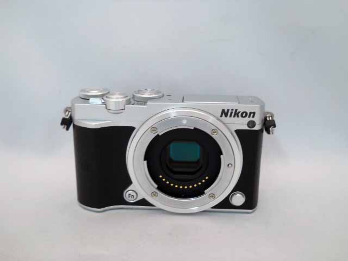 Nikon NIKON 1 J5 SILVER 中古品です | nate-hospital.com