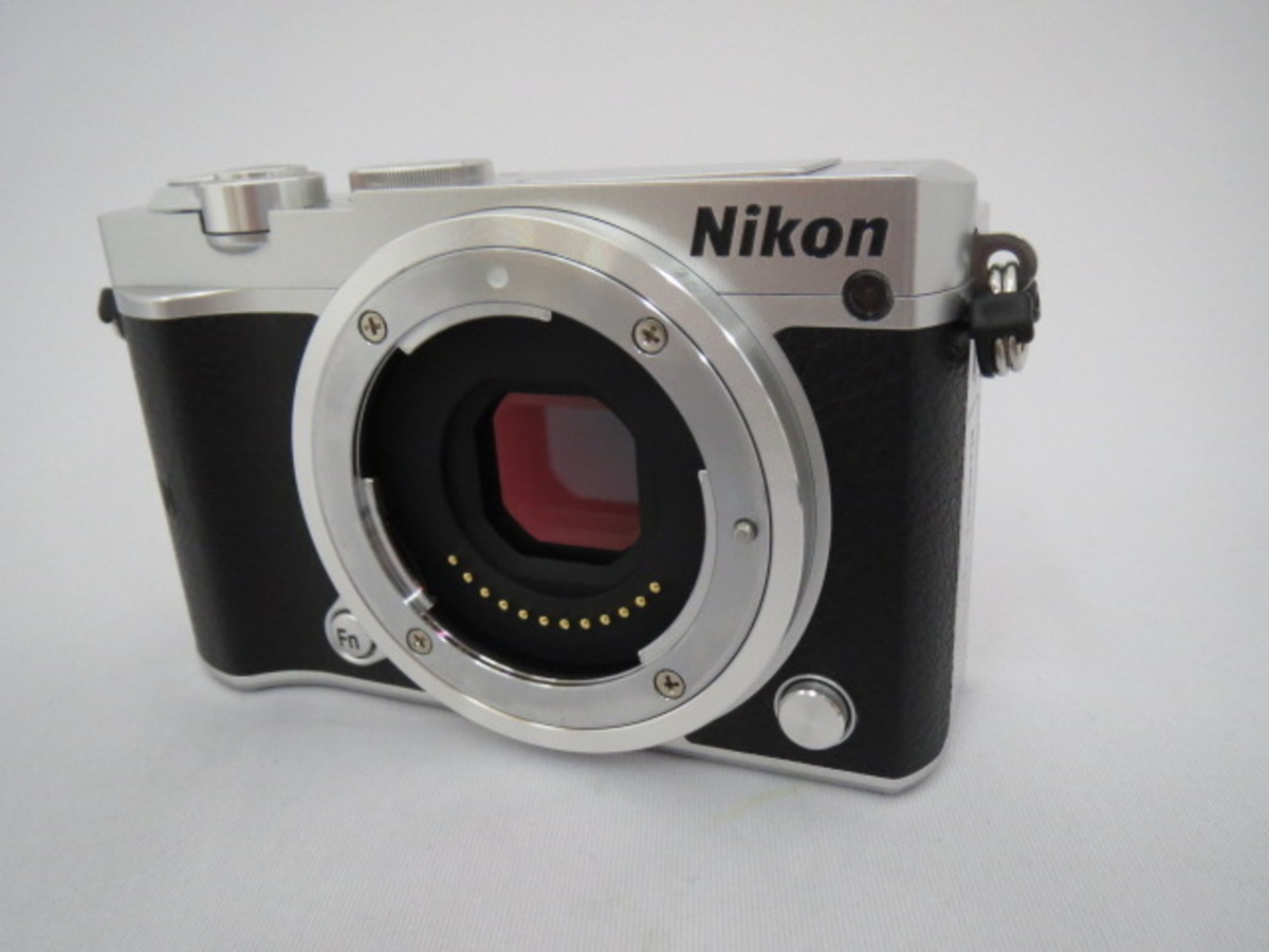 Nikon D300 AF-S DX VR18-200Gズームレンズキット-