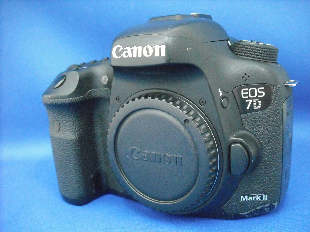 好評 EOS Canon 7D 付属品多数 2020万画素 ボディ II Mark デジタル