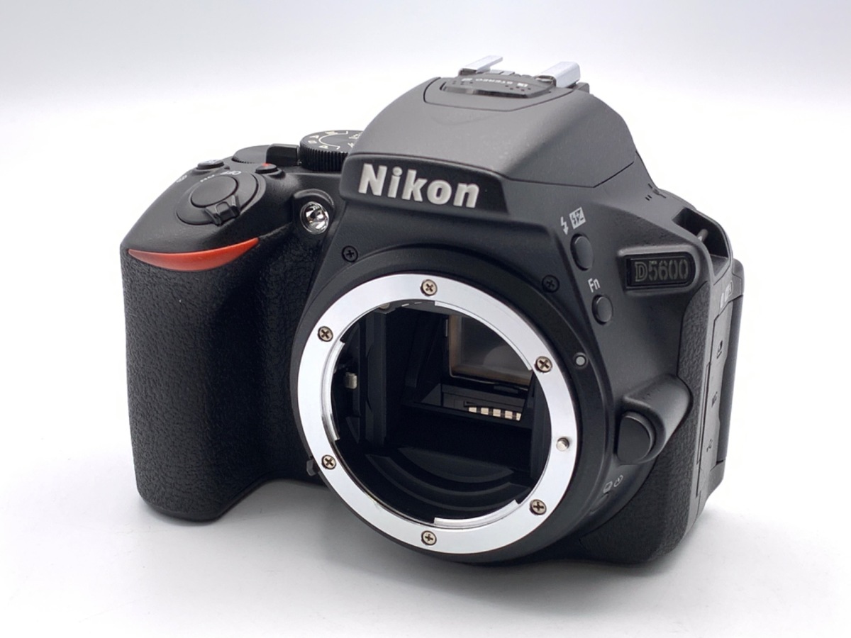 新品 未使用 Nikon ニコン D5600 ボディ