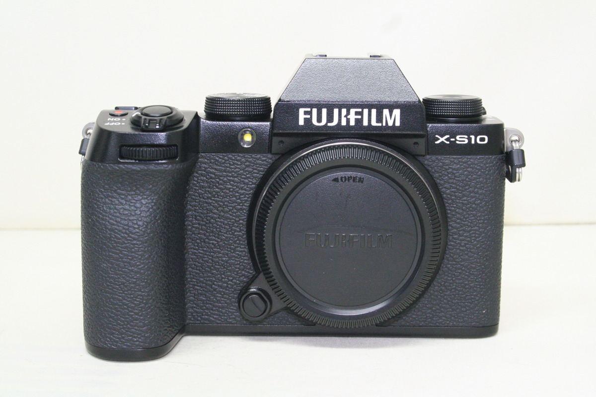 最新作の 中古 美品 ボディ X-S10 FUJIFILM デジタルカメラ