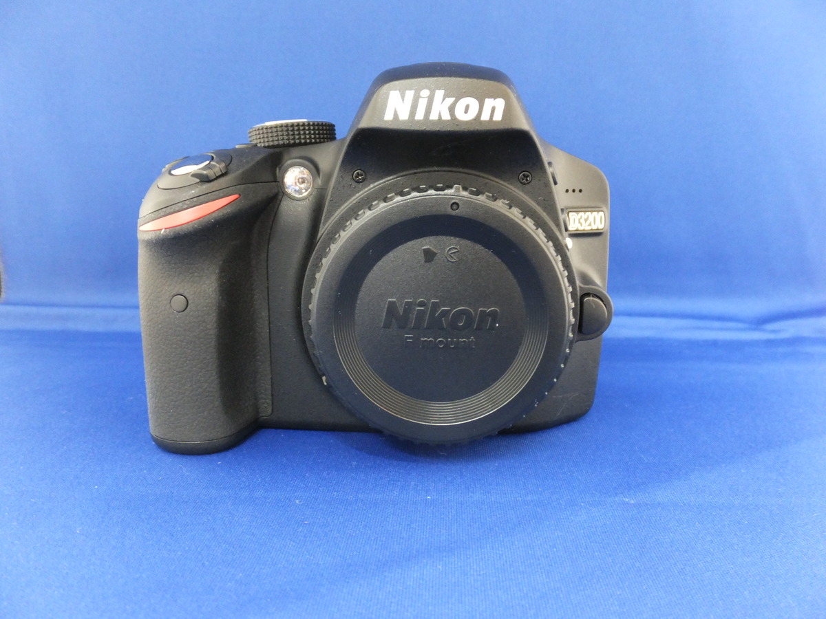日本特売bsp様専用【中古】 ニコン D3200 ボディ ブラック レンズSIGMA デジタルカメラ