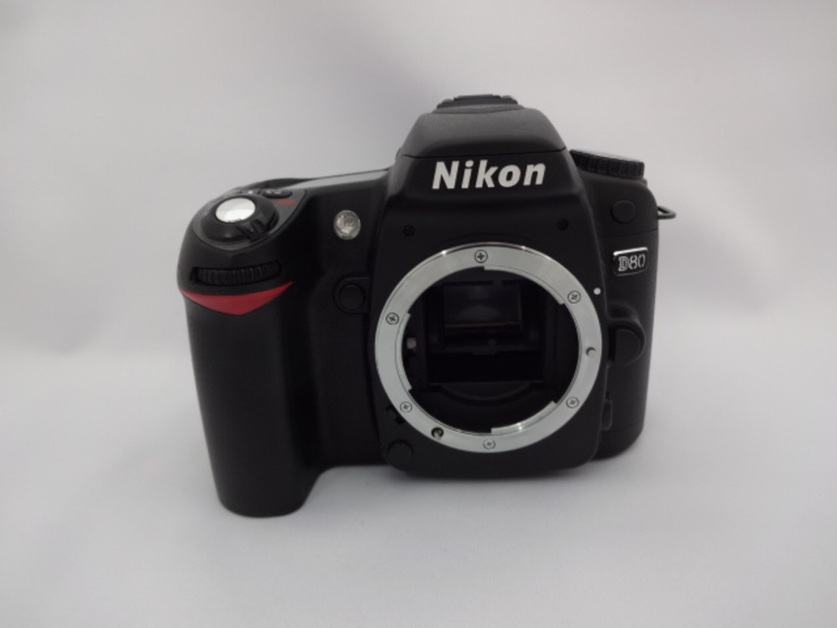 価格.com - ニコン D7000 18-200 VR II レンズキット 純正オプション